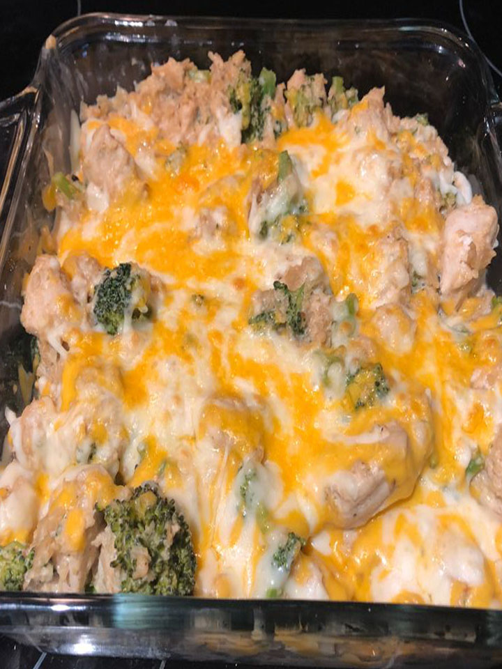 broccoli and chicken cheesy cauliflower rice