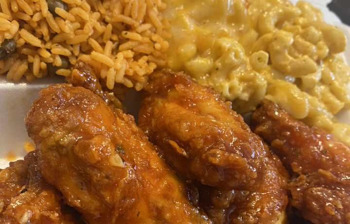 Mac And Cheese BBQ Wings With salad